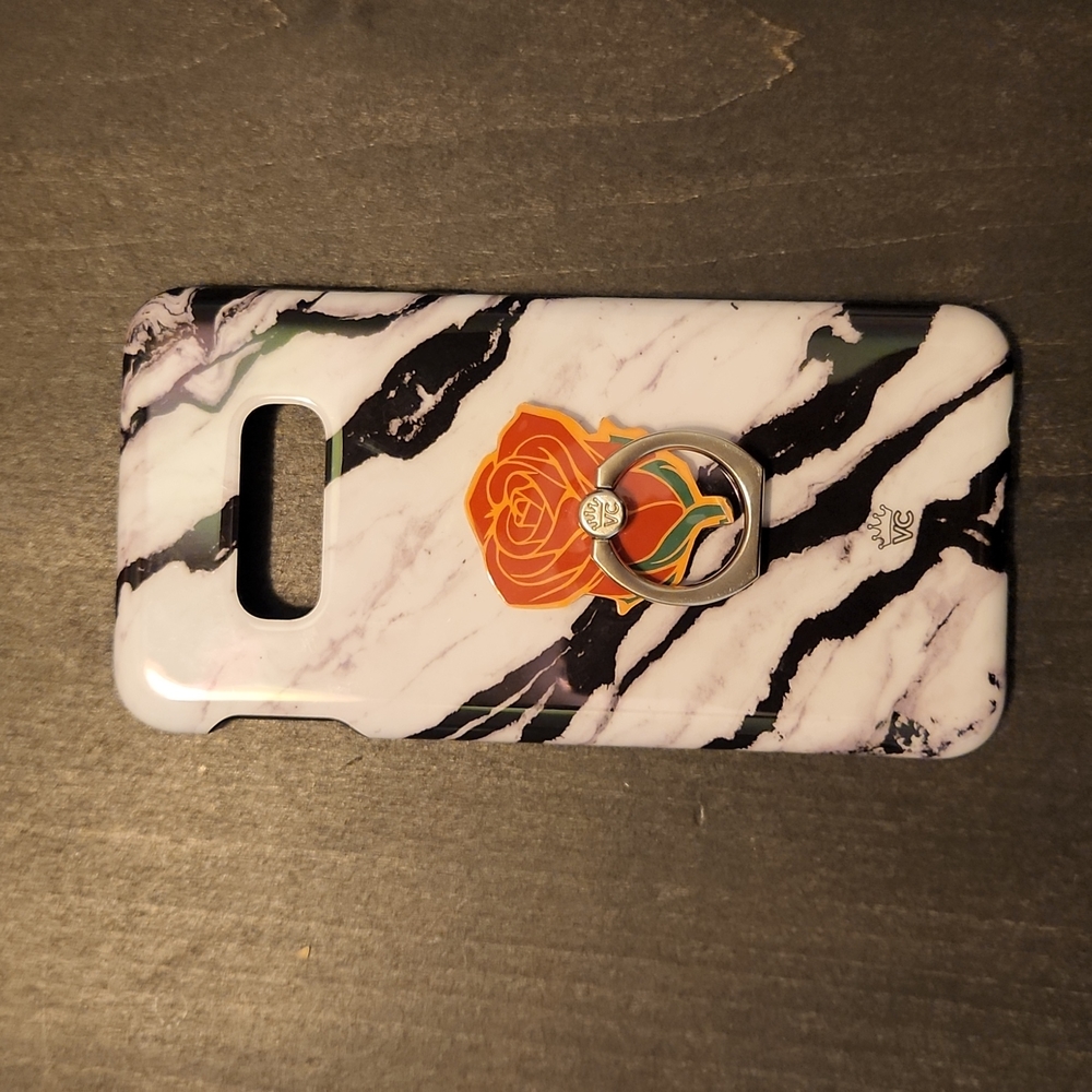 Samsung Galaxy S10e phone cade with ring attached